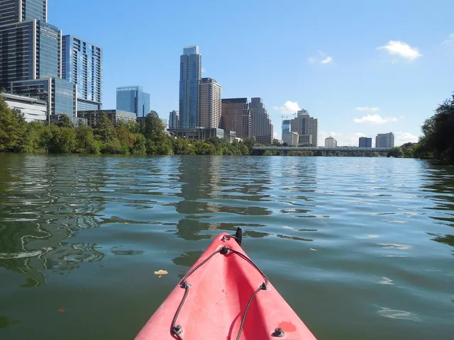 austin, river, kayak, texas, town, lake, cityscape, skyline, city, nature, water, travel. Building a local newsletter in Austin, Nashville, or Denver